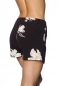 Preview: Moderne Shorts mit Blumen-Muster in schwarz