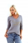 Preview: Feinstrick-Pullover mit weitem V-Ausschnitt und Glitzer-Schrift in grau