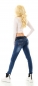 Preview: Skinny-Jeans in aktueller Waschung mit breitem Gürtel in blue washed