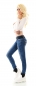 Preview: Skinny-Jeans in aktueller Waschung mit breitem Gürtel in blue washed