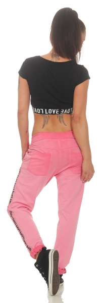 Legere Baumwoll Feizeithose mit Schriftzug-Patch in pink