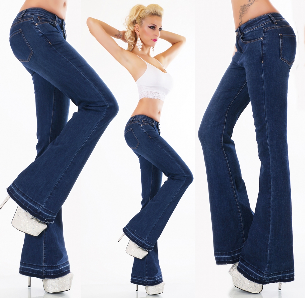 Modische Bootcut-Jeans mit fransigem Abschluss in dark blue