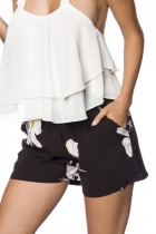 Moderne Shorts mit Blumen-Muster in schwarz